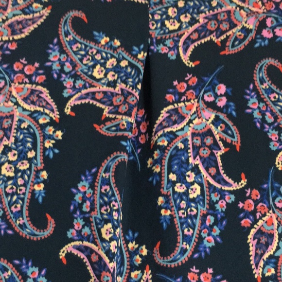 THE LIMITED Classic Paisley Print Easy Care Poly Fabric Navy w/Shades of Pink - Picture 12 of 16